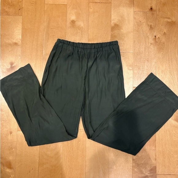 Aritzia Babaton satin elastic waist pants with side pockets olive green  sz M - Picture 1 of 4